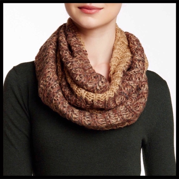 TAHARI LUXE CHUNKY KNIT LONG INFINITY SCARF. A2C - Picture 3 of 7